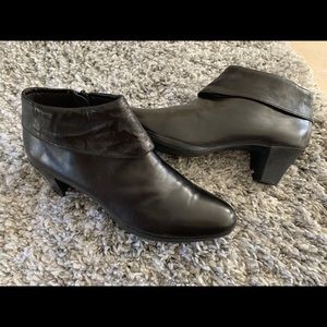 💯 Munro Grace Leather Bootie